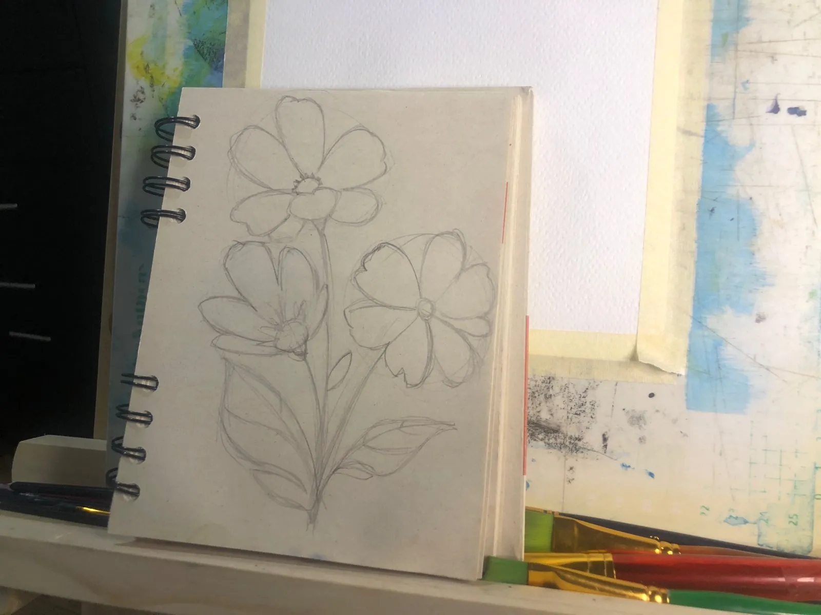 dessiner un croquis avant de peindre à l’aquarelle