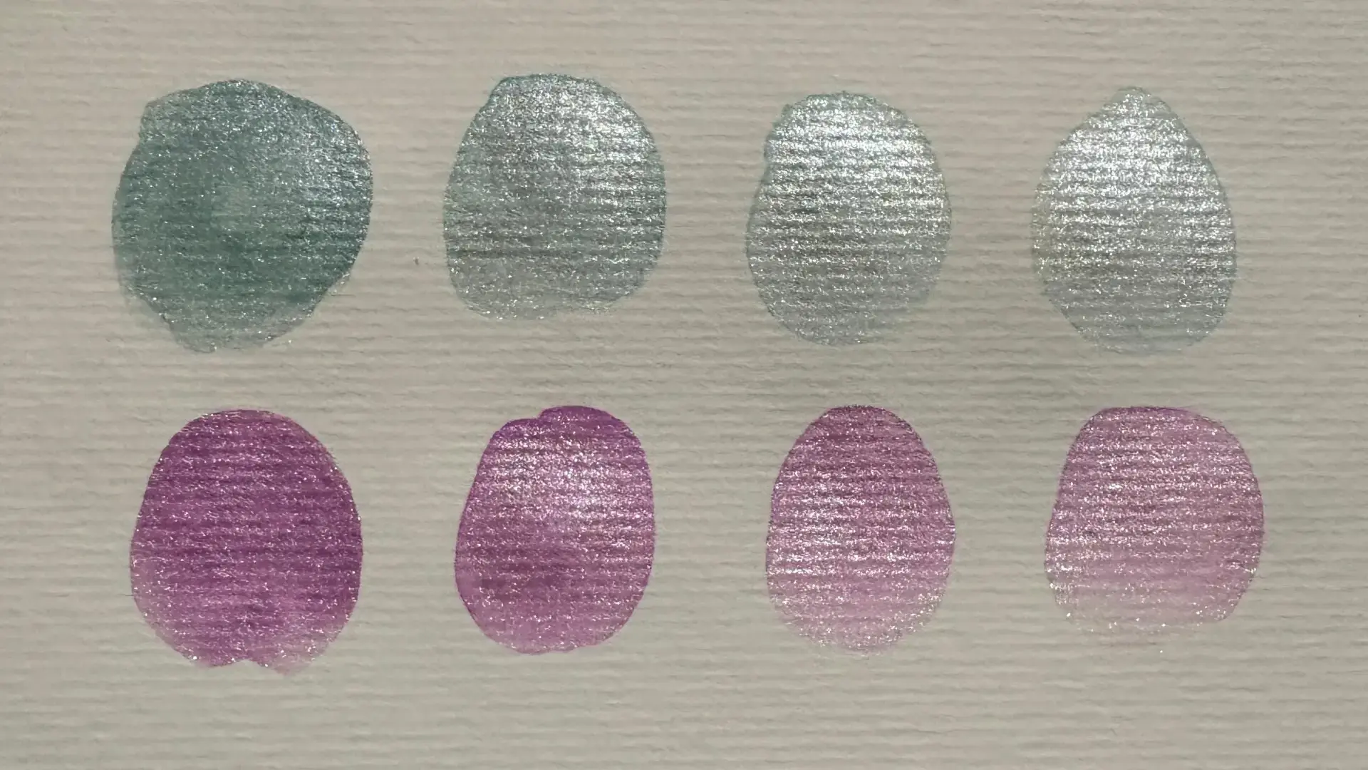 tester différentes concentrations de pigment à l’aquarelle métallisée