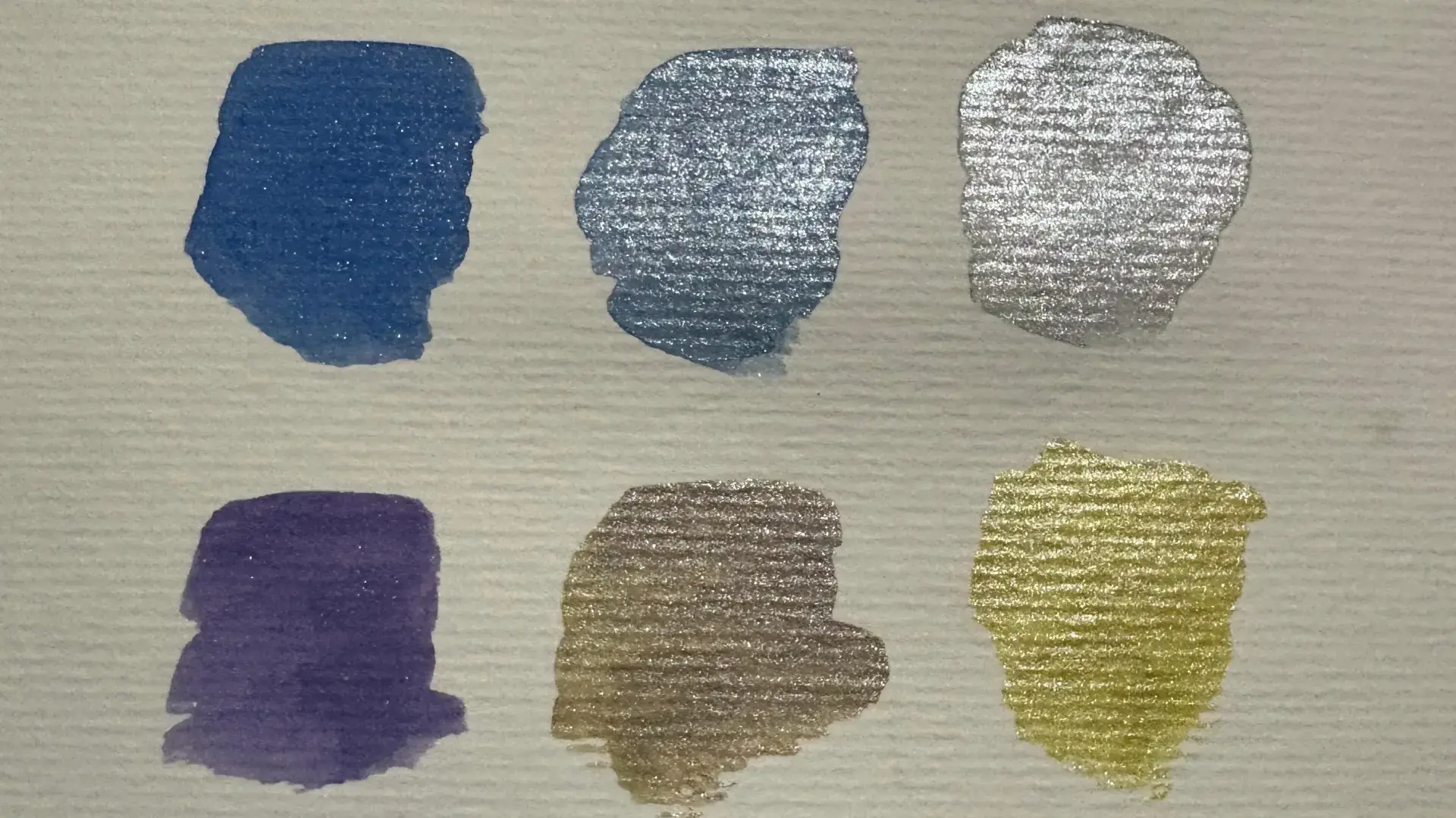 mélanger aquarelle classique et métallisée