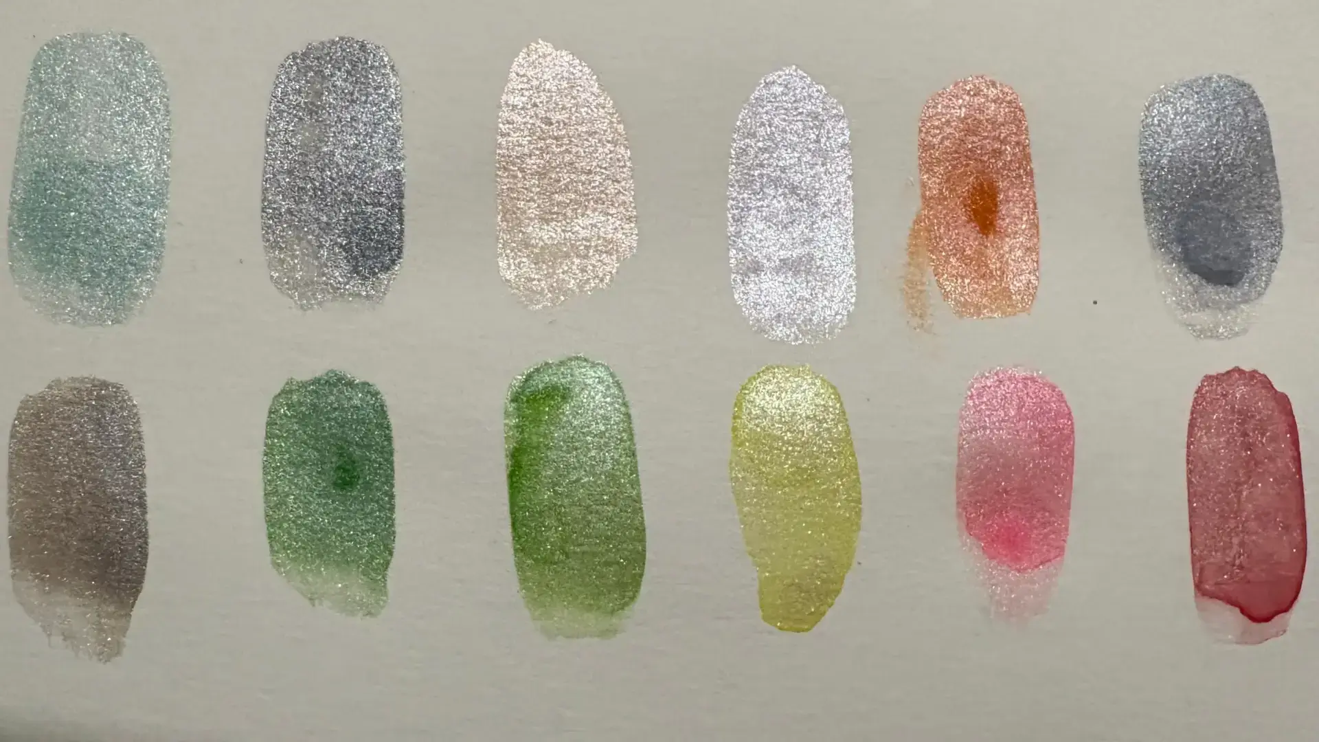 explorer la palette de couleurs à l’aquarelle métallisée