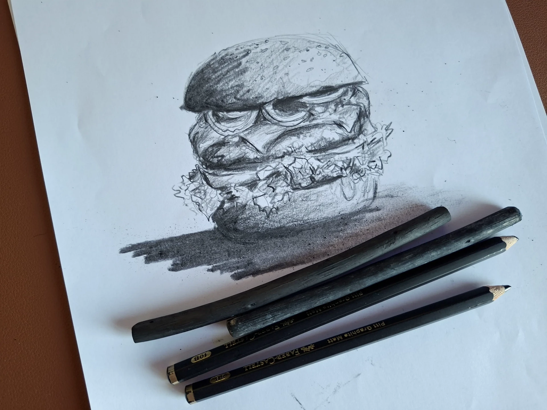 mélanger le crayon graphite et le fusain lorsqu’on dessine