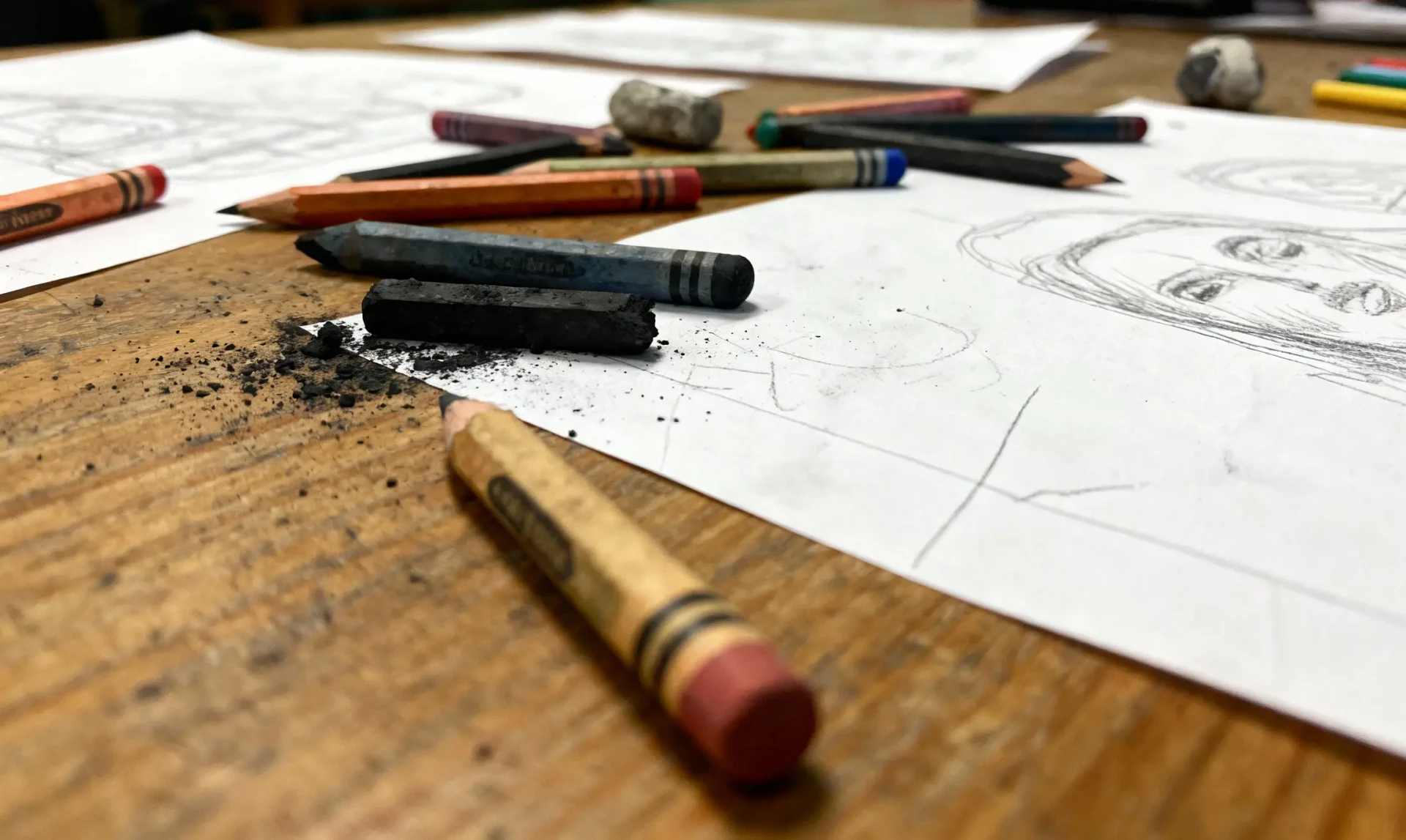 choisir le crayon graphite ou le fusain selon son objectif