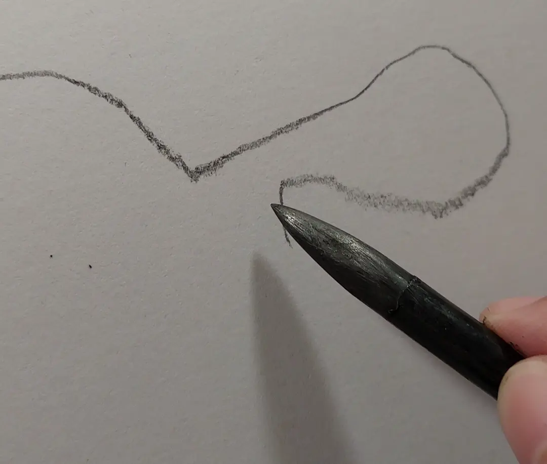 dessiner des déliés avec un crayon graphite