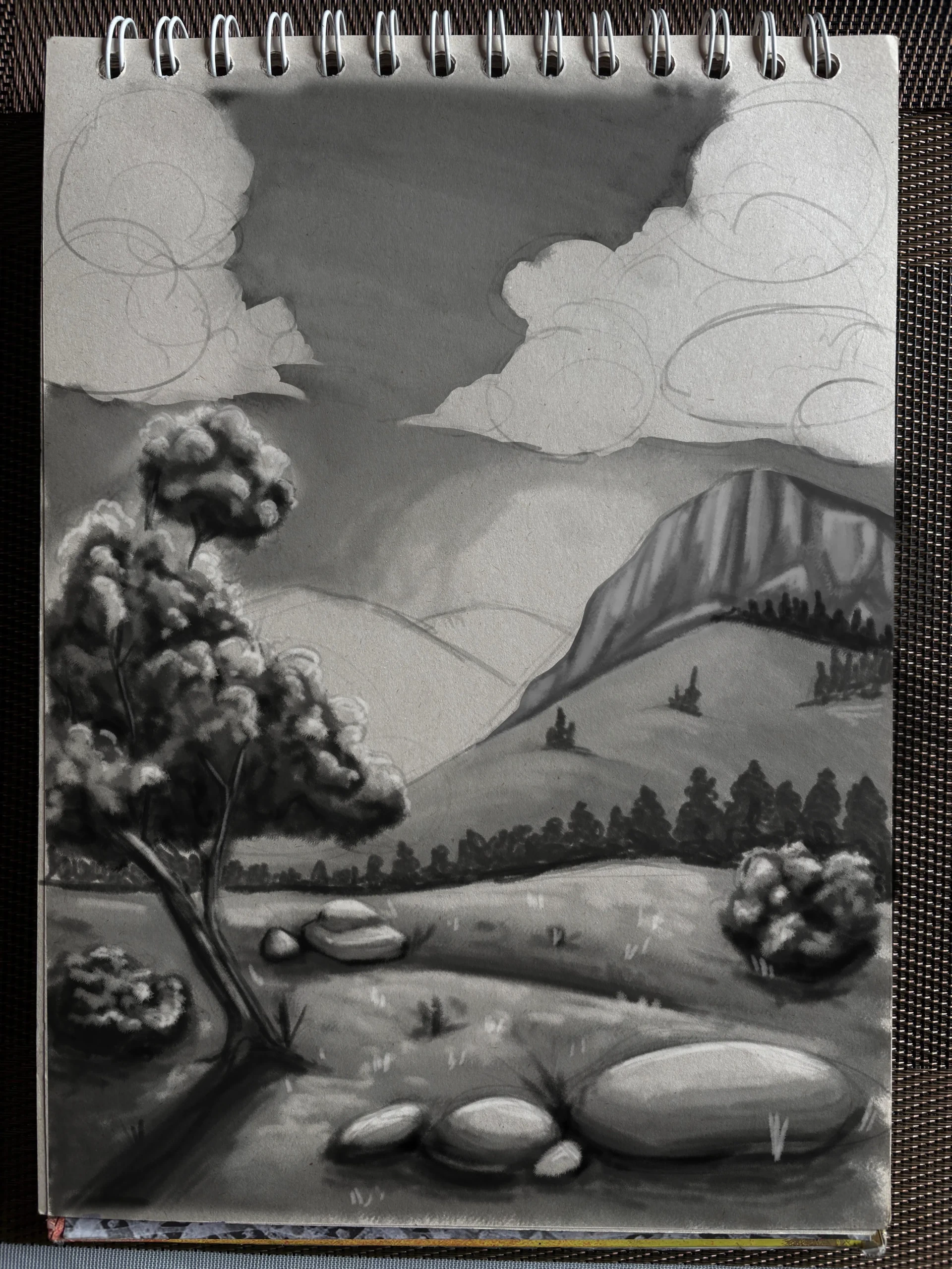 dessiner la forêt d’un paysage en perspective atmosphérique