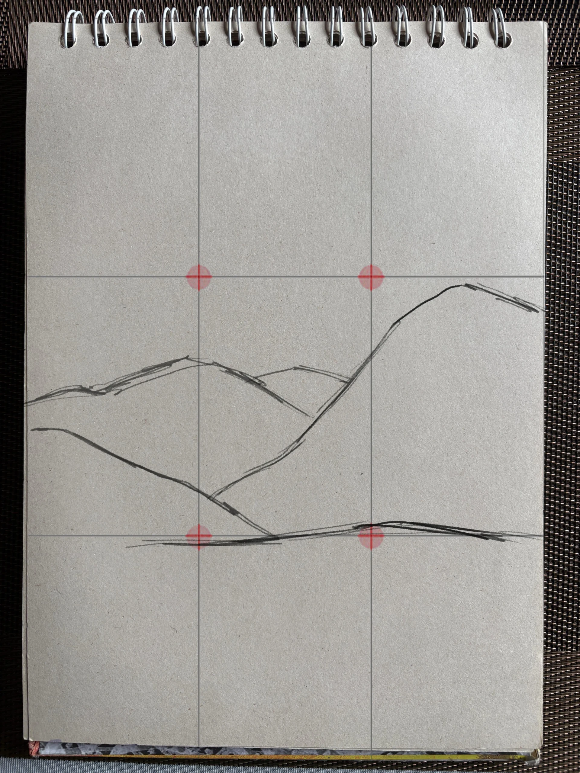dessiner les montagnes d’un paysage en perspective atmosphérique