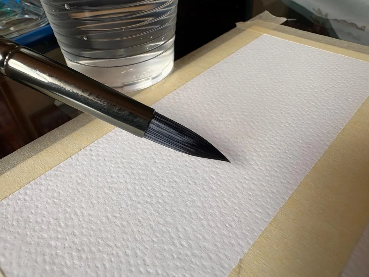 choisir son pinceau pour peindre un fond à l’aquarelle