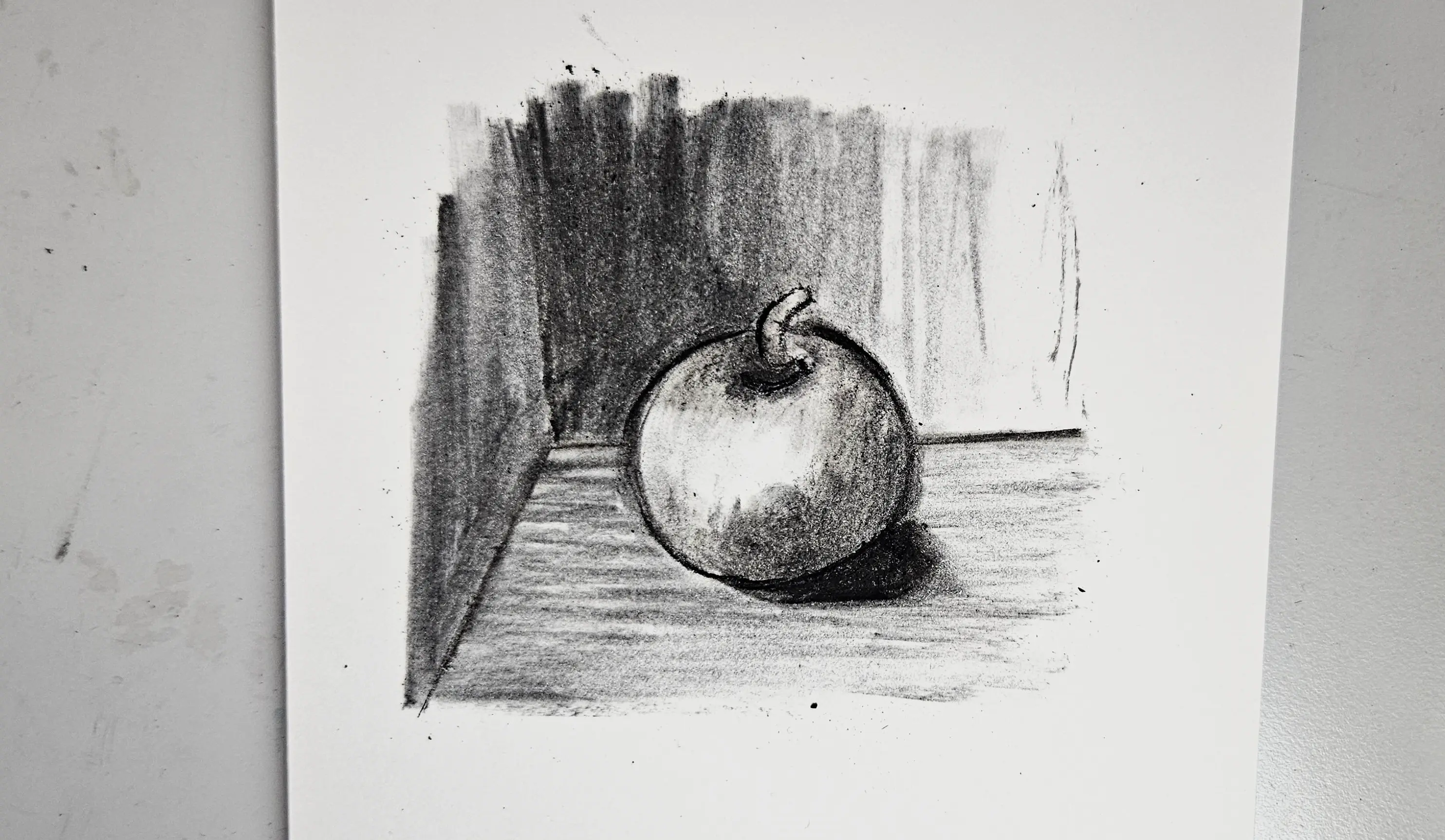 dessiner une pomme au fusain