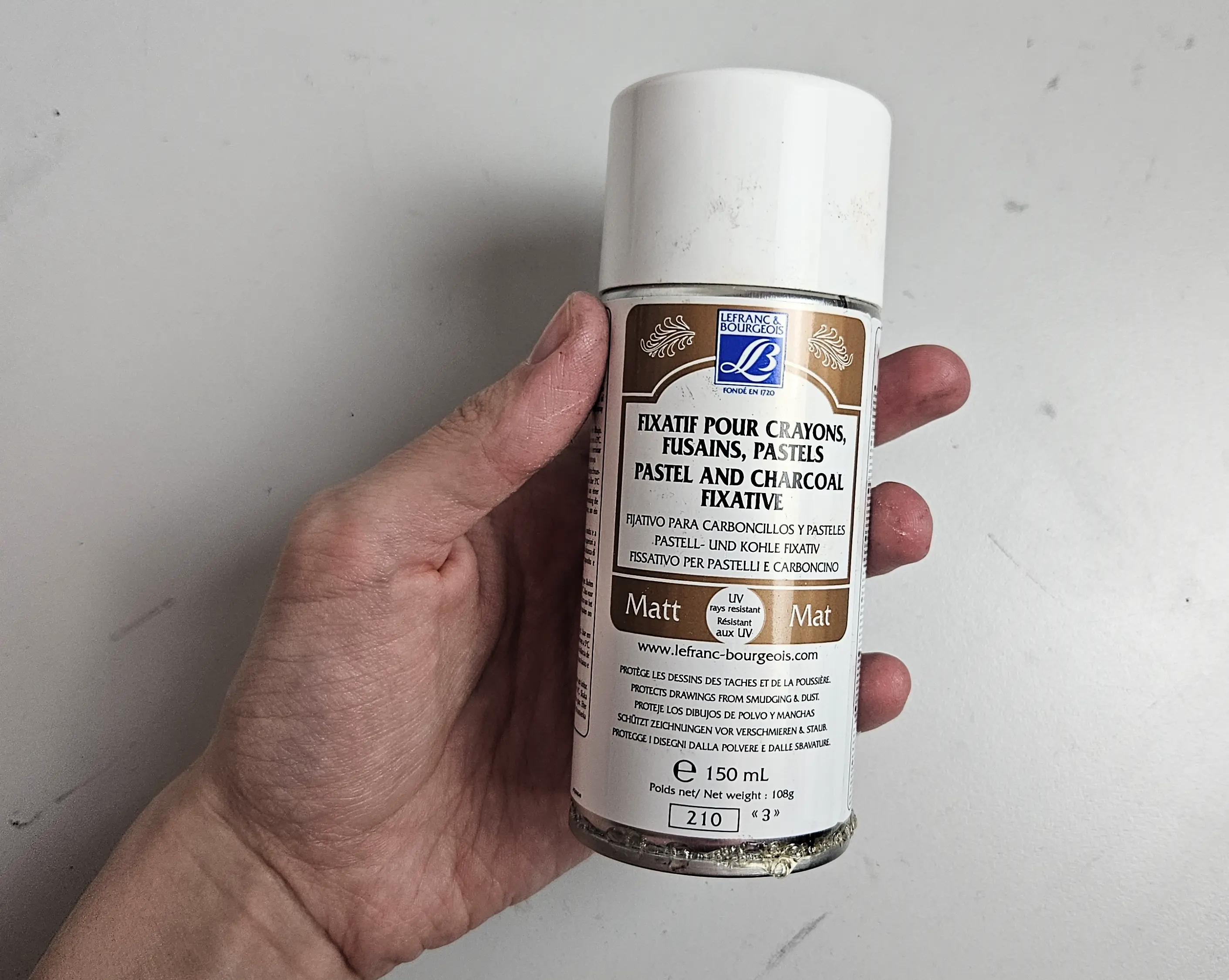 un spray pour fixer son dessin au fusain