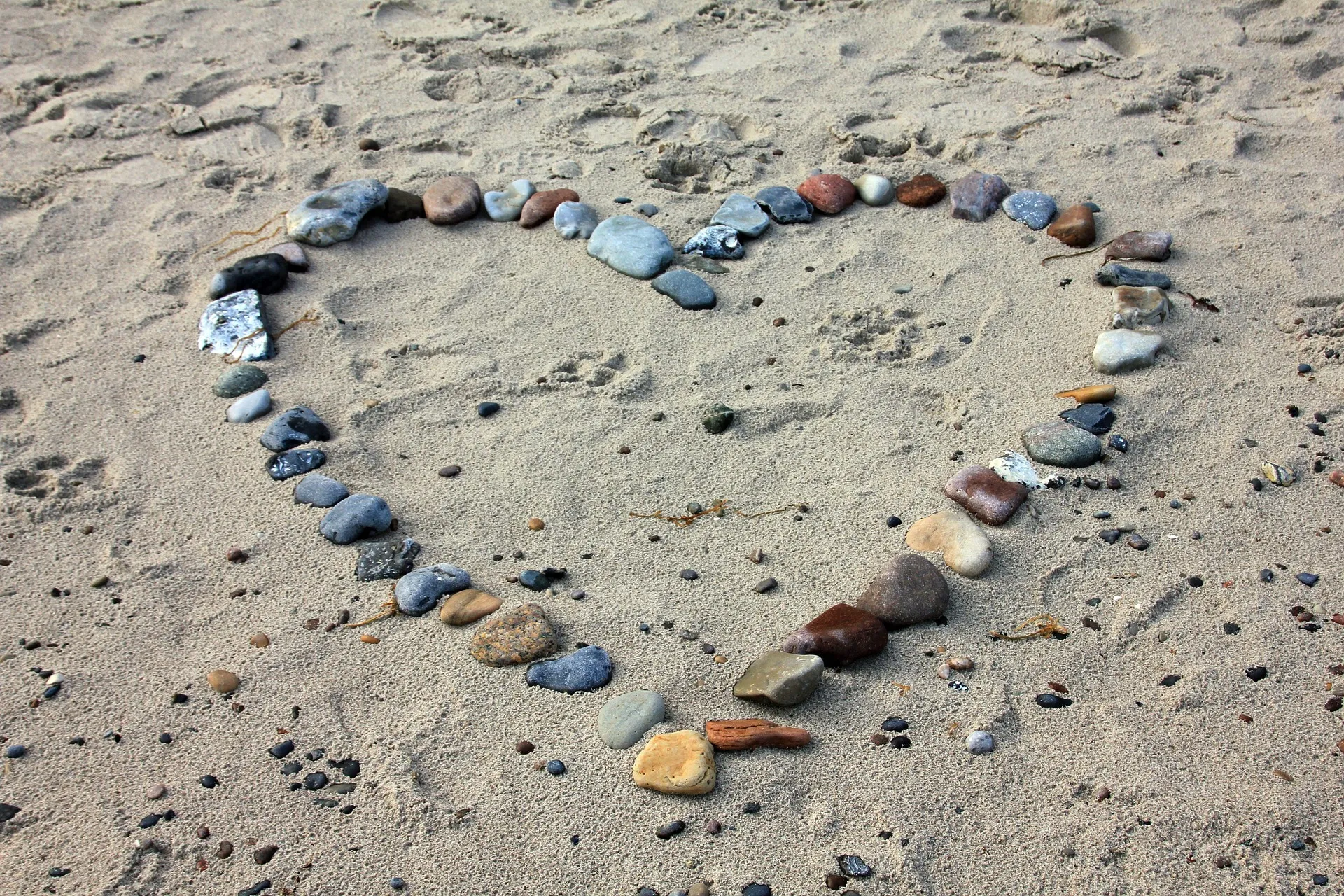 land art réalisé sur la plage