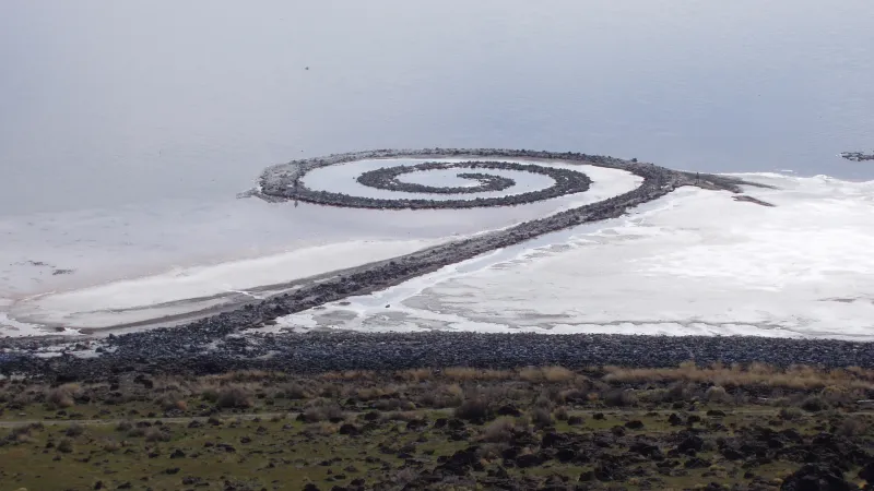 Spiral Jetty, œuvre de land art de Robert Smithson