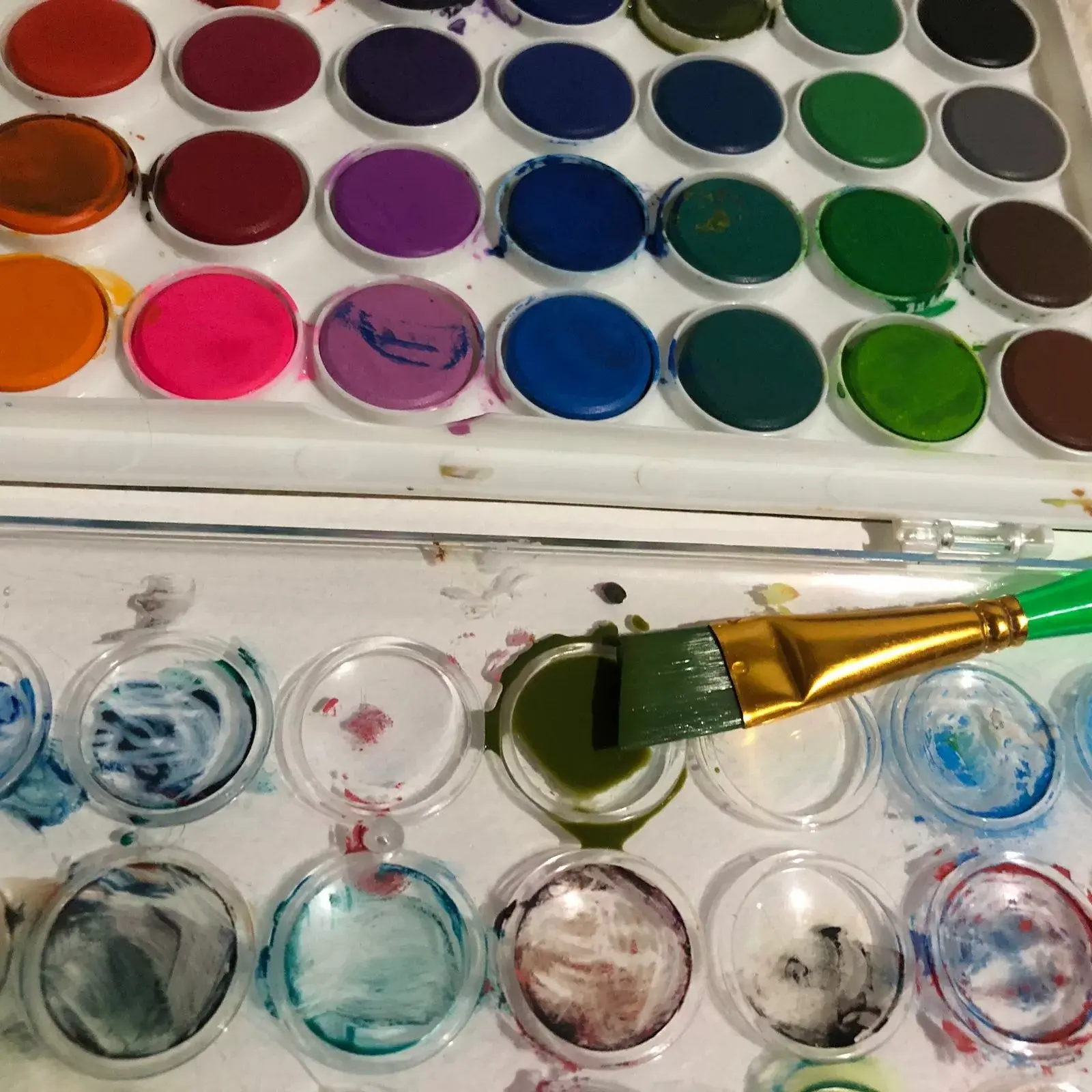 mix colors to apply the watercolor wash technique