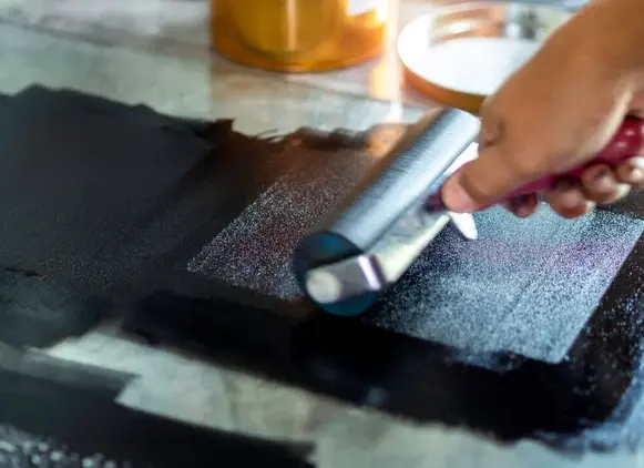 bien doser l’encre pour la linogravure