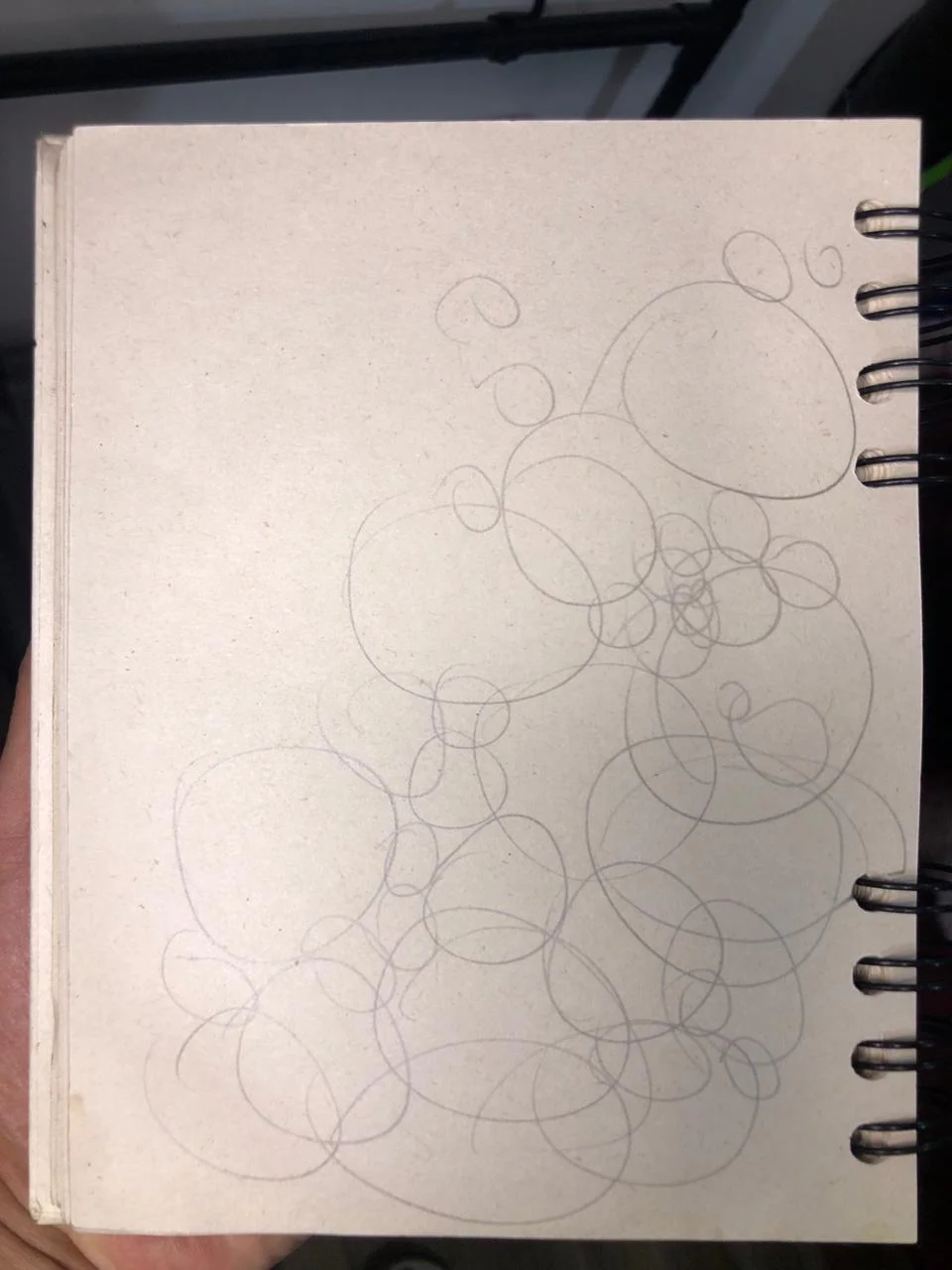 dessiner la base du croquis des nuages