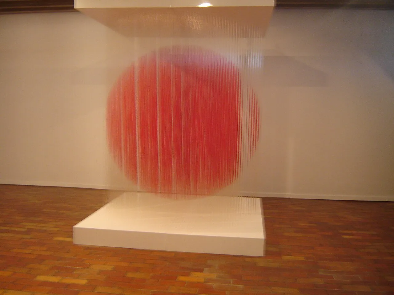 Soto Sphère de Jesús Rafael Soto, sculpture d’art optique 