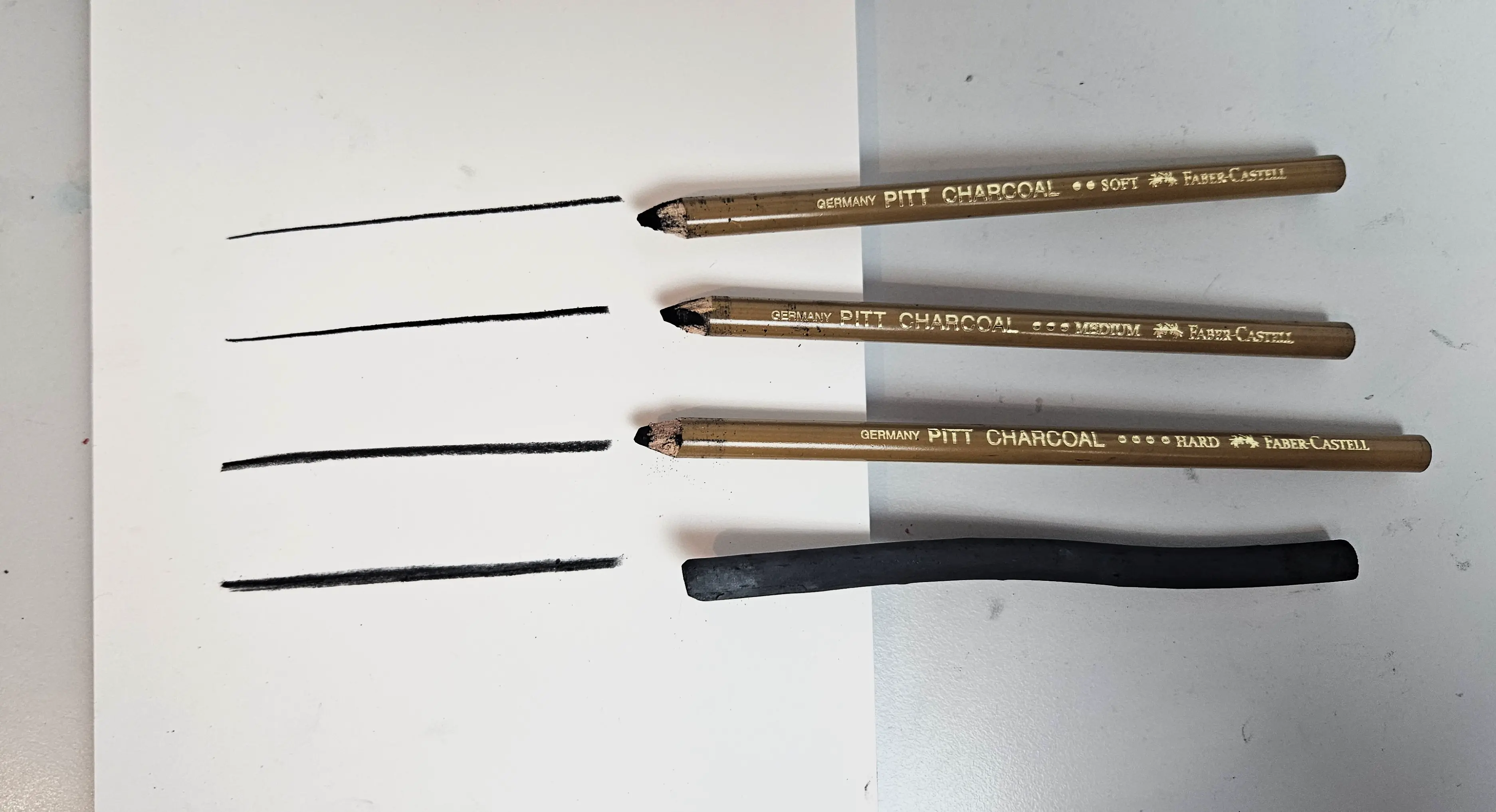 le matériel pour dessiner un paysage au fusain