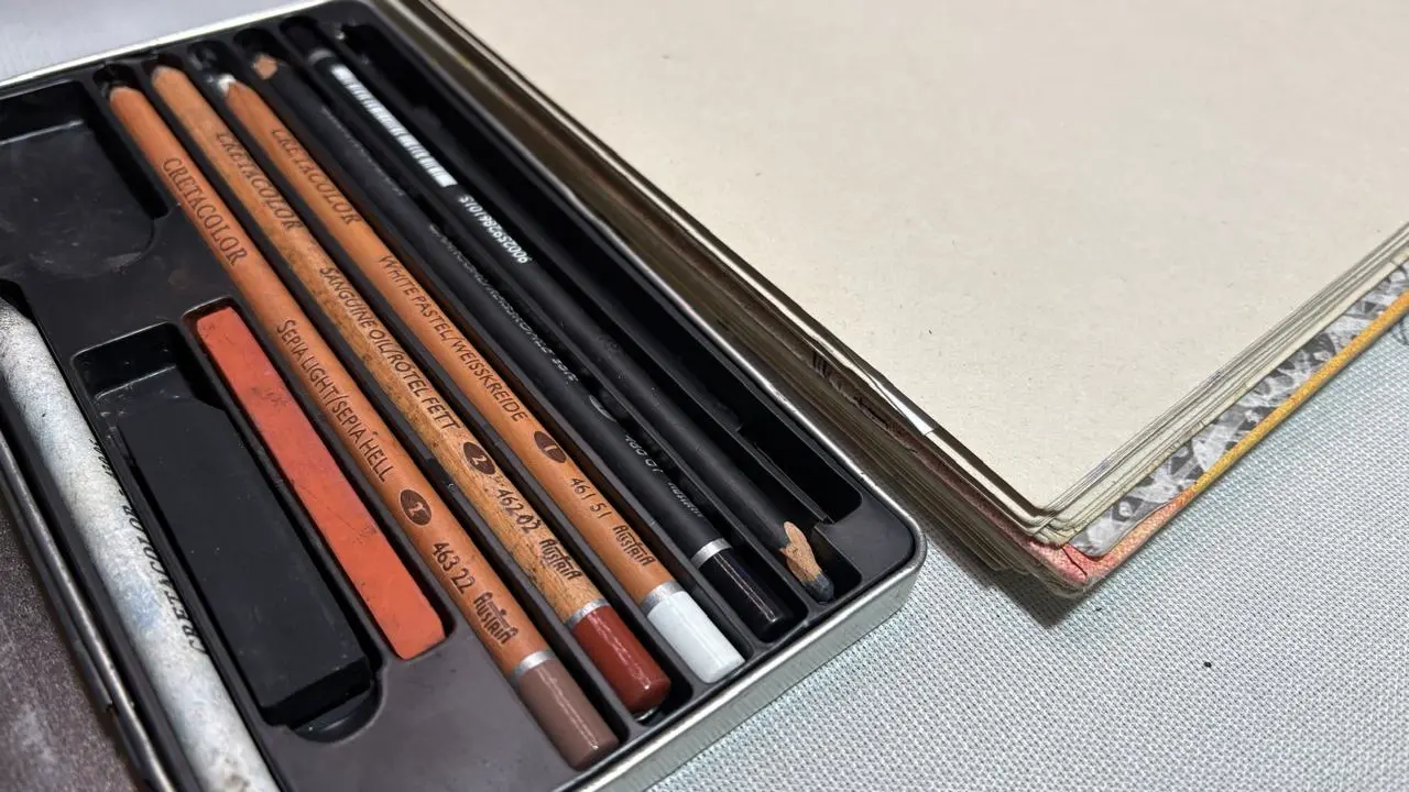 das Material zum Zeichnen einer Landschaft in Sanguine