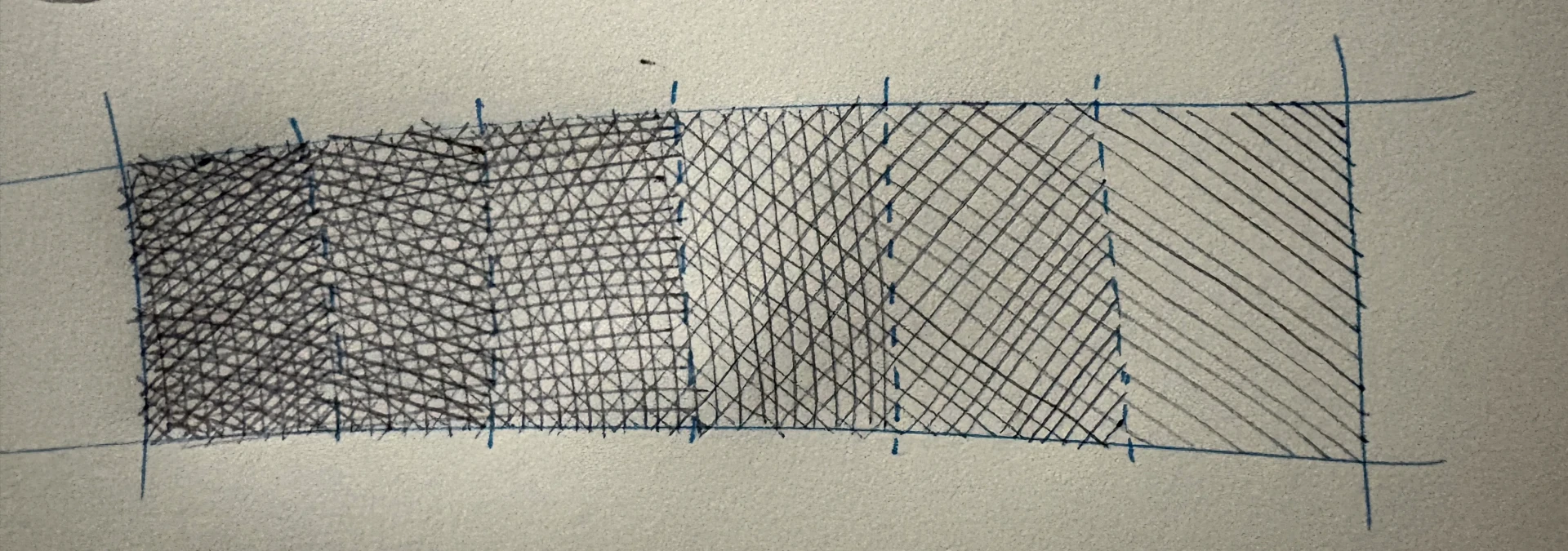 dessiner des hachures croisées pour s'entraîner au stylo