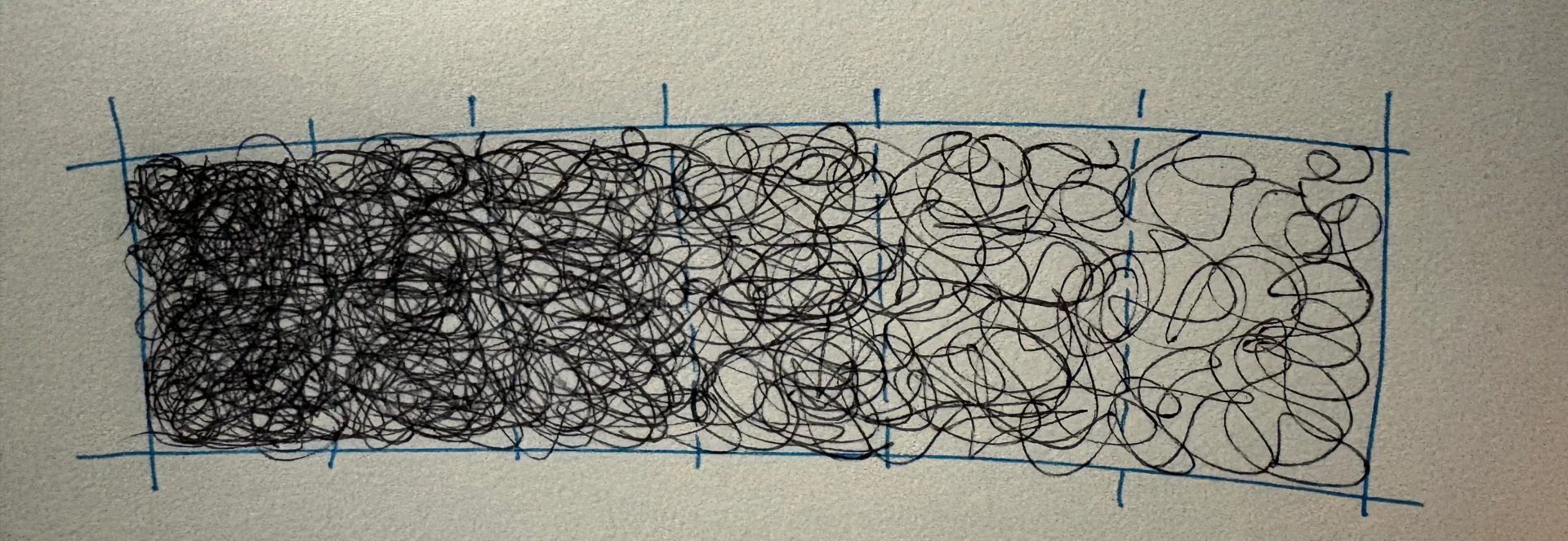 dessiner des hachures libres pour s'entraîner au stylo