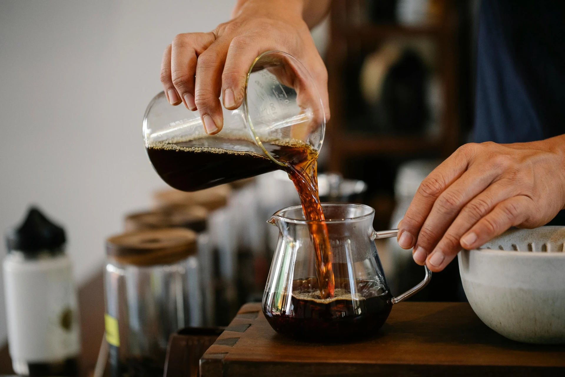 préparer du café avant de peindre