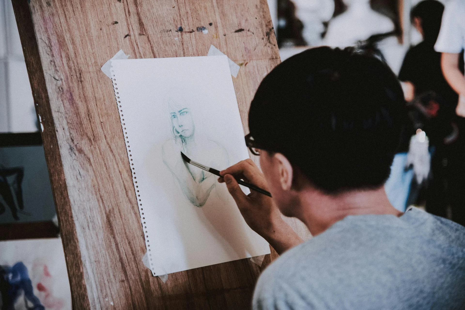 technique à l’aquarelle pour peindre un personnage