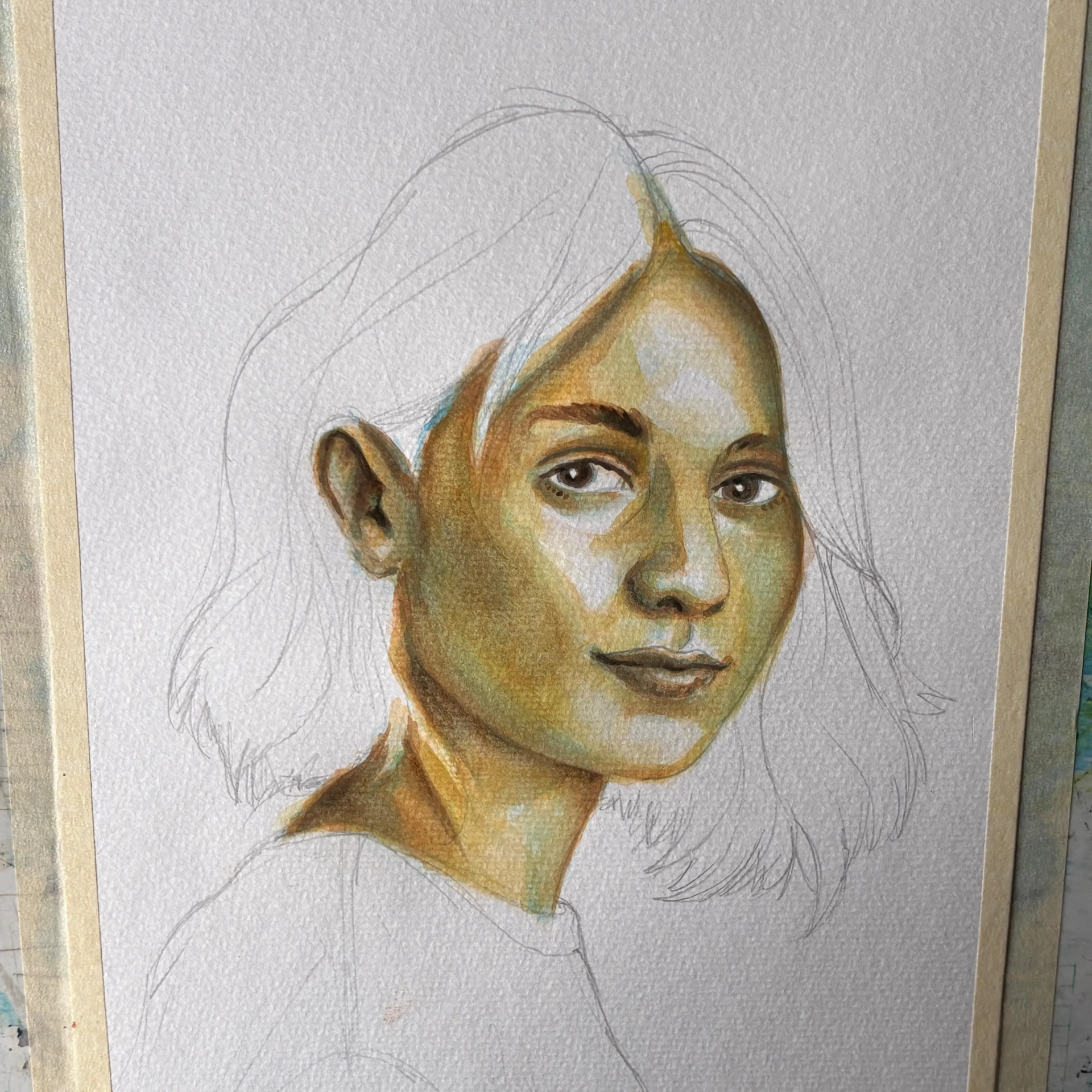 peindre les sourcils d’un portrait de femme à l’aquarelle