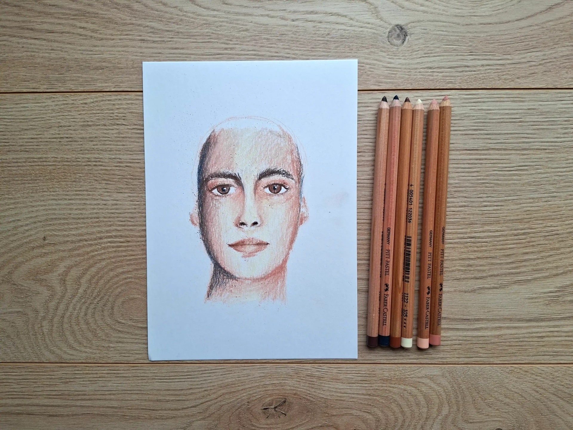 dessiner les détails d’un portrait au pastel sec