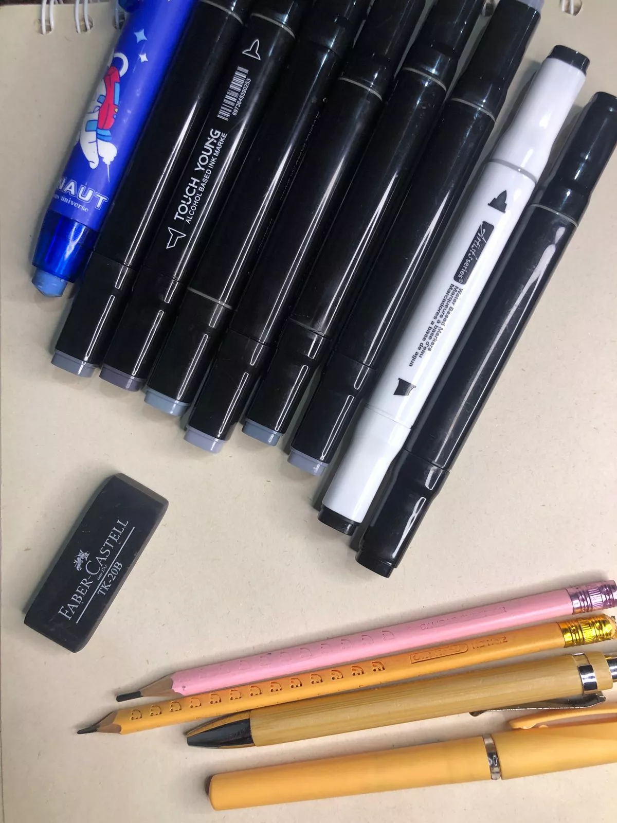 le matériel pour dessiner un portrait manga