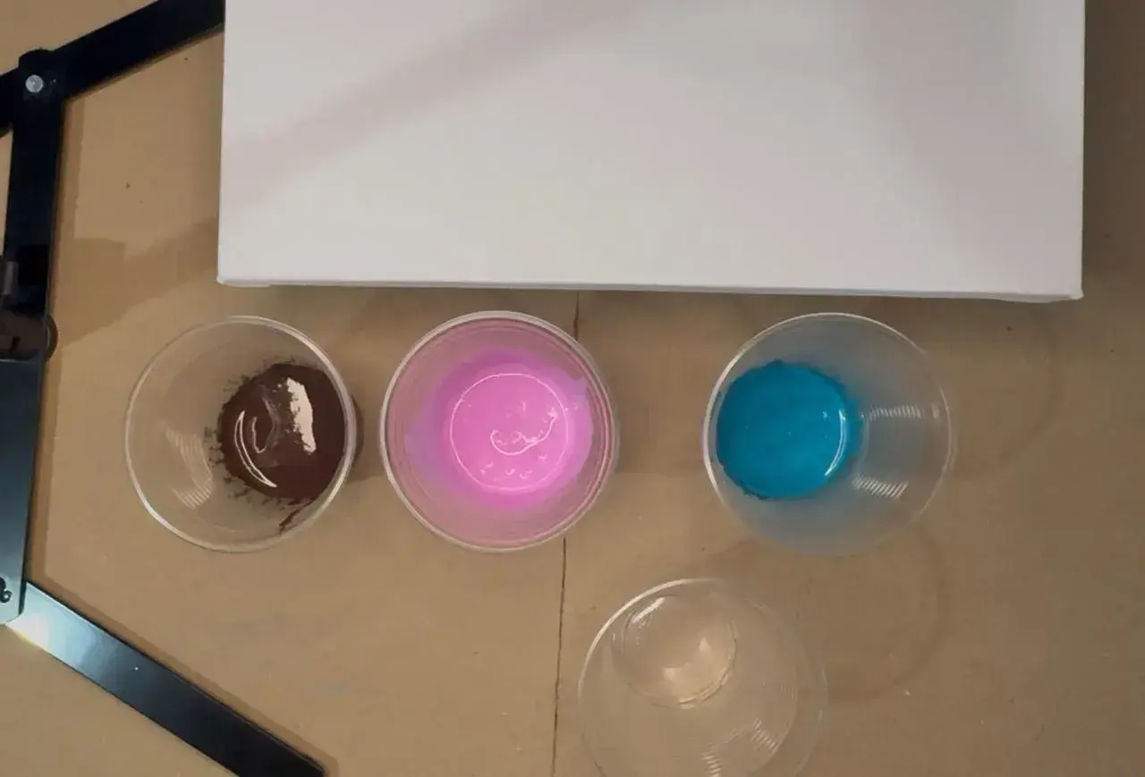 la méthode flip cup pour faire du pouring acrylique
