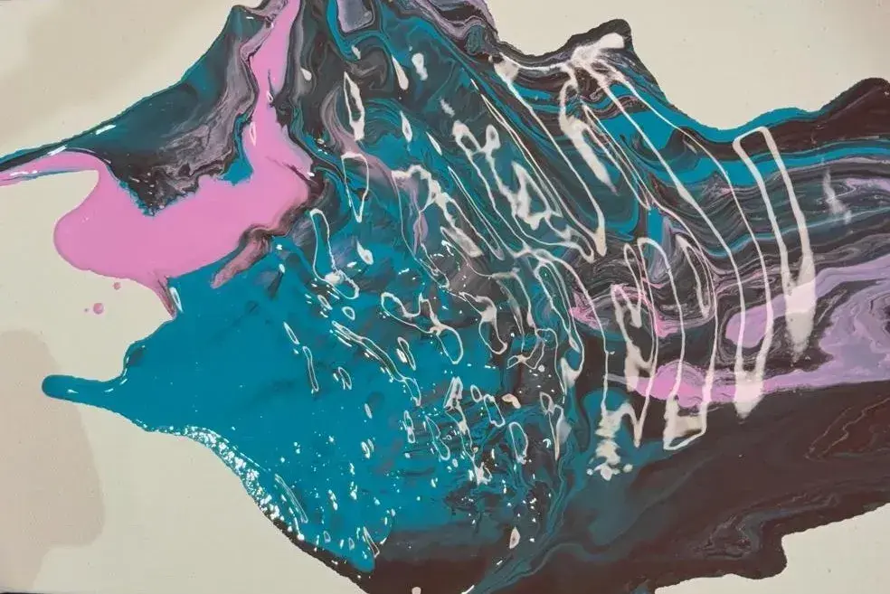 utiliser un sèche cheveux pour sécher la peinture pour faire du pouring acrylique