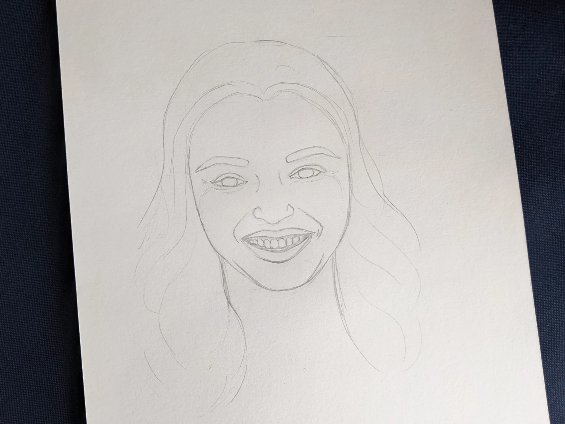 dessiner les détails d’un visage souriant